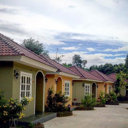 Wangpla Villa Resort Nakhon Sawan Bagian luar foto