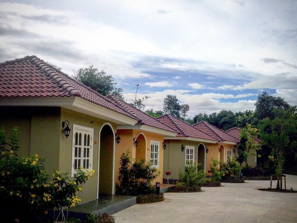 Wangpla Villa Resort Nakhon Sawan Bagian luar foto