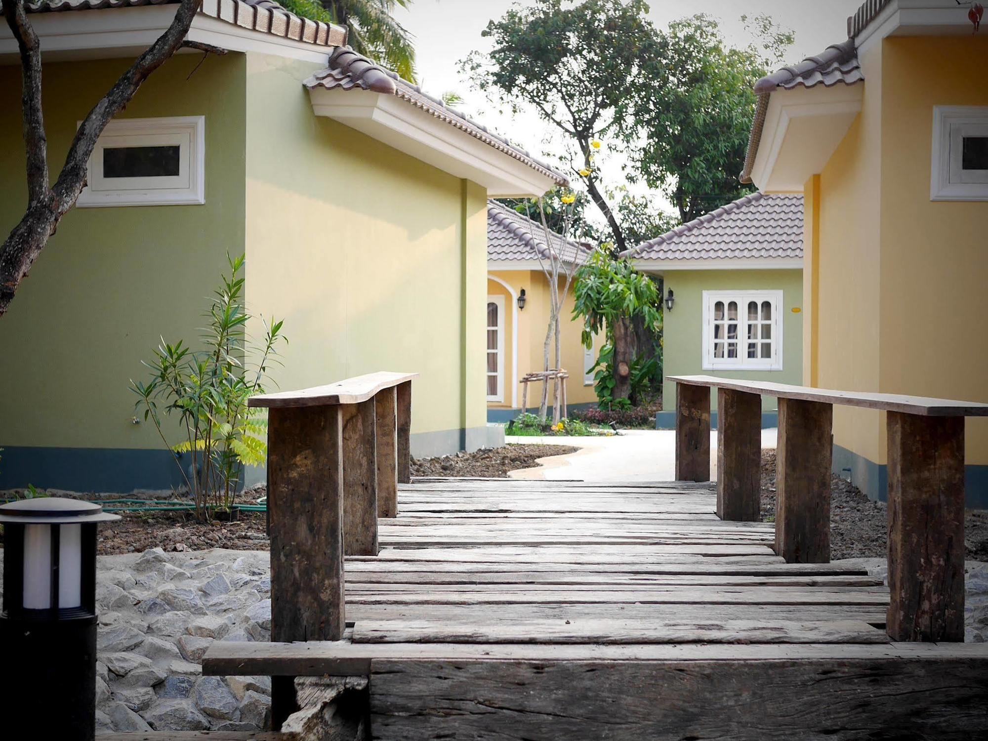 Wangpla Villa Resort Nakhon Sawan Bagian luar foto