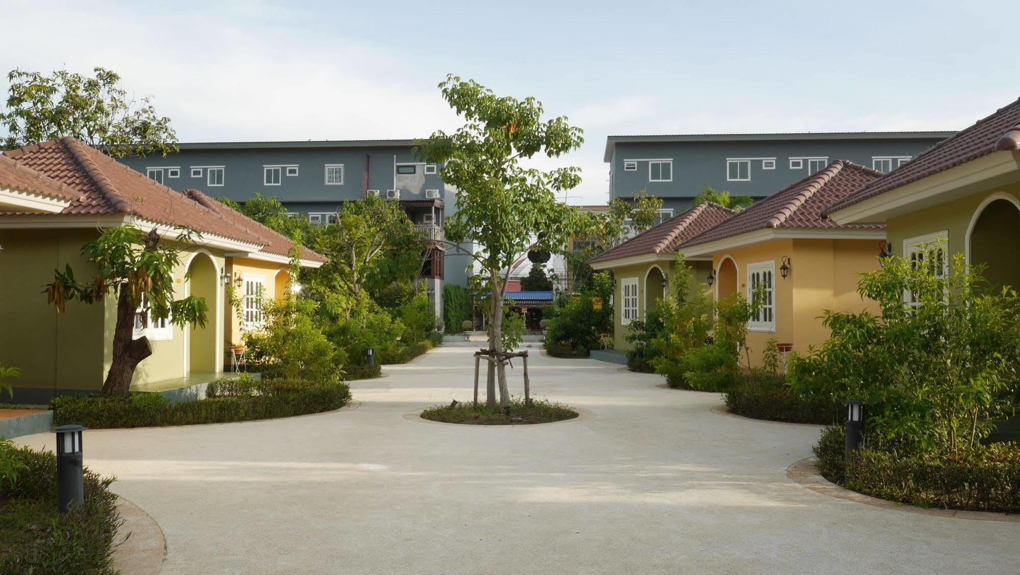 Wangpla Villa Resort Nakhon Sawan Bagian luar foto