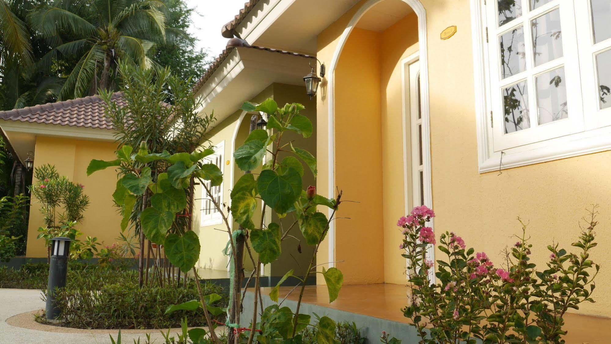 Wangpla Villa Resort Nakhon Sawan Bagian luar foto