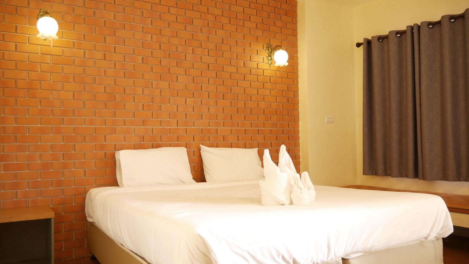 Wangpla Villa Resort Nakhon Sawan Bagian luar foto