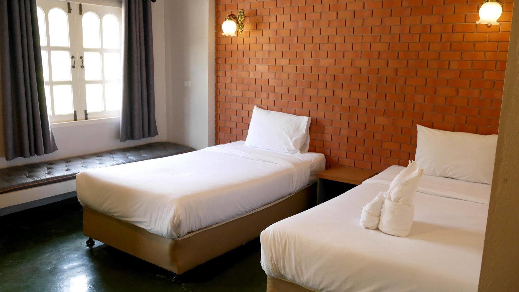 Wangpla Villa Resort Nakhon Sawan Bagian luar foto