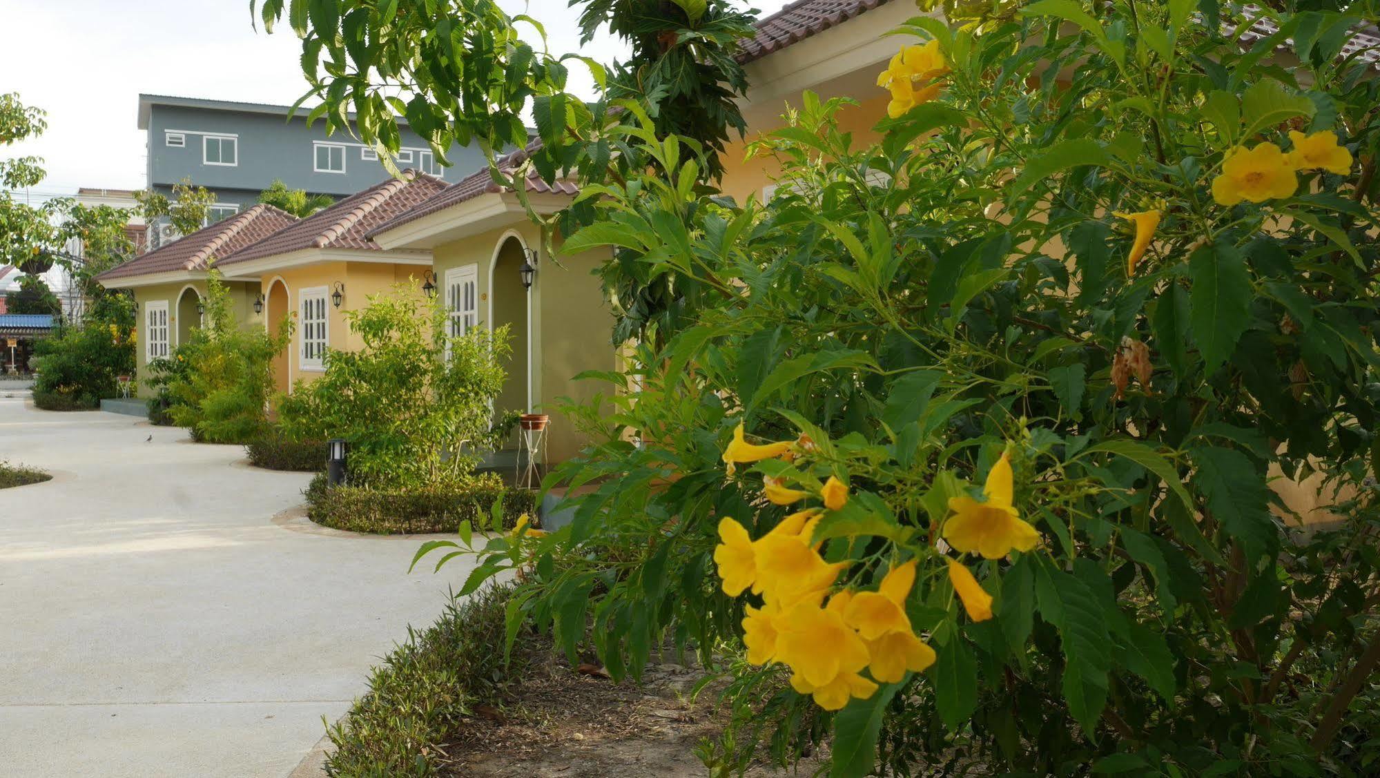 Wangpla Villa Resort Nakhon Sawan Bagian luar foto